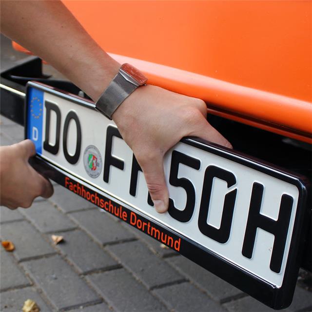 Nummernschildverstärker mit FH-Druck in orange
